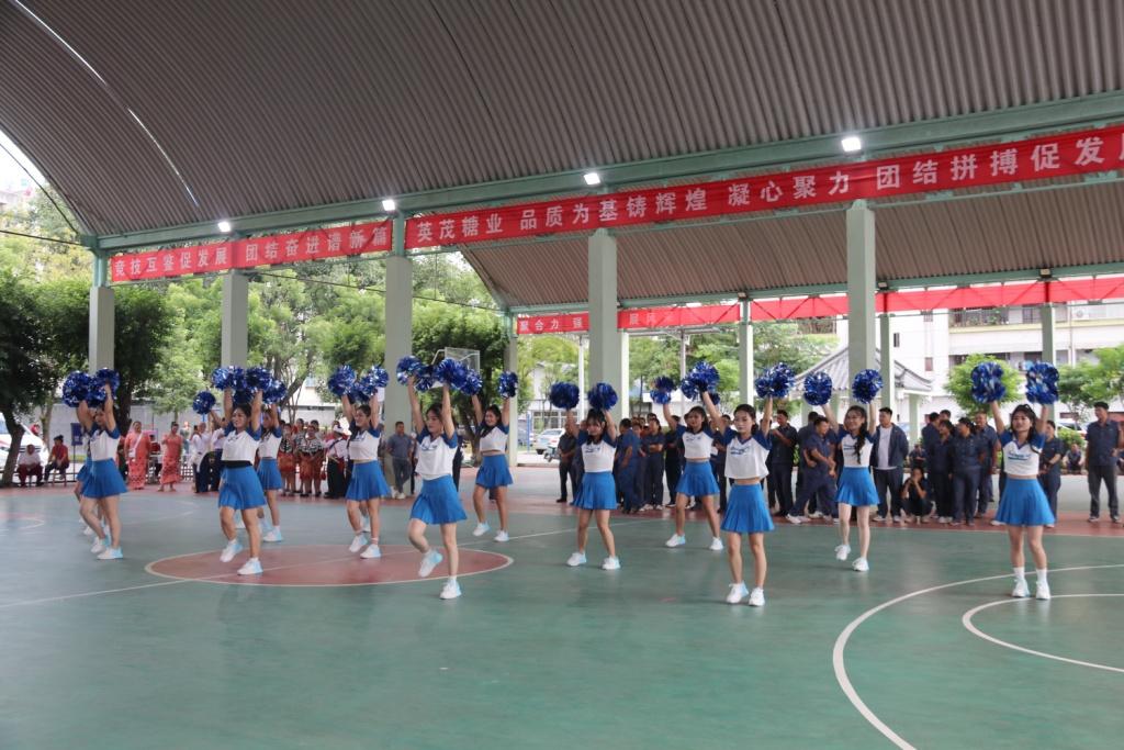 8.啦啦操表演.JPG